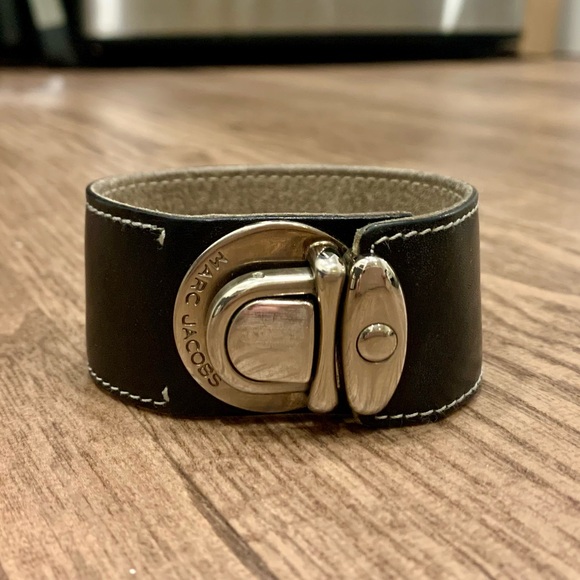 Marc Jacobs vintage leather cuff buckle bracelet - Picture 4 of 6